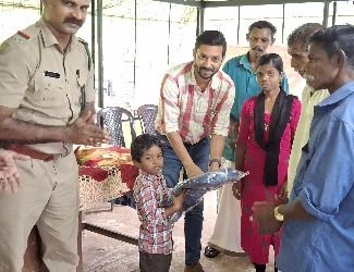 ഉന്നതികളിലെ വിദ്യാർത്ഥികൾക്കുള്ള പഠനോപകരണങ്ങൾ വിതരണം